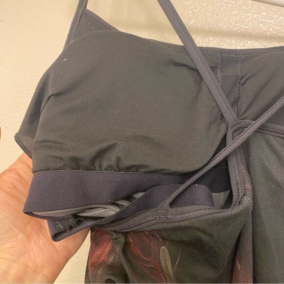 Lululemon Atma Tank Midnight Iris Multi Black floral print size 8/10 - Picture 8 of 13